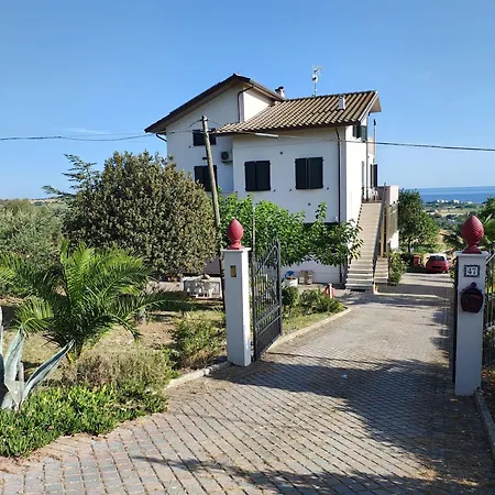 Casa Meris - In Collina Vista Mare A San Costanzo *