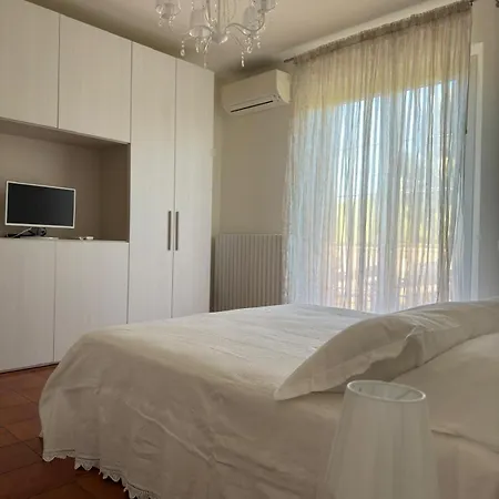 Casa Meris - In Collina Vista Mare A San Costanzo *